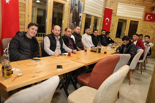 Ak Parti Gülnar Gençlik Kolları Başkanı Ayhan Örs, Gençlere İftar Yemeği Verdi