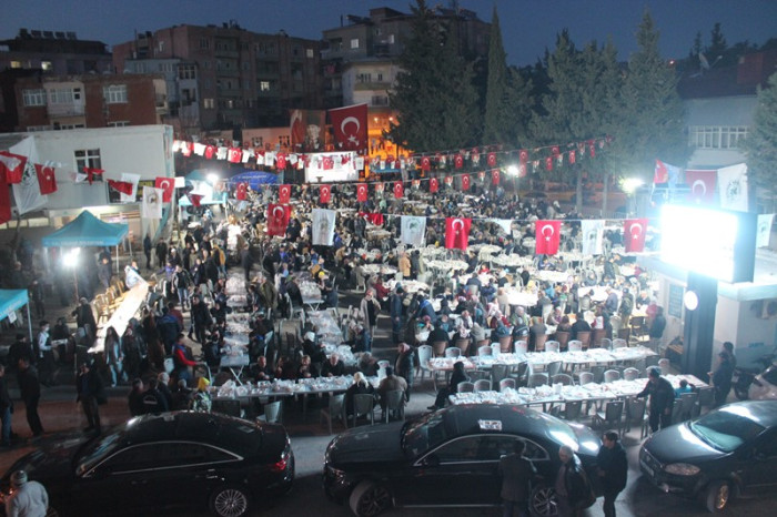 Başkan Fatih Önge’den 3000 Kişilik İftar Yemeği