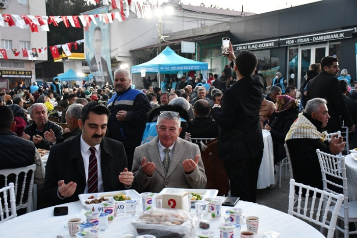 Başkan Fatih Önge’den 3000 Kişilik İftar Yemeği