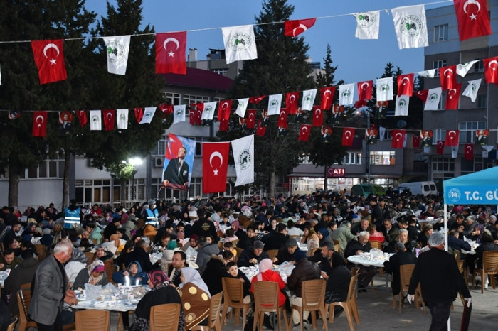 Başkan Fatih Önge’den 3000 Kişilik İftar Yemeği