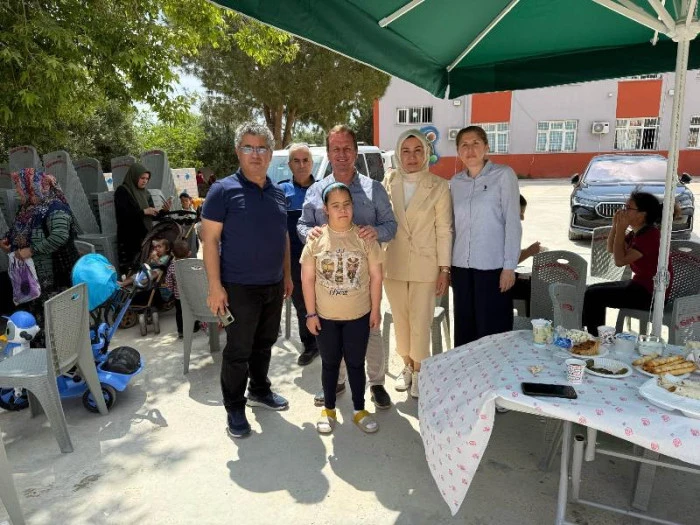 Başkan Fatih Önge, Mezun Olduğu Büyükeceli İlkokulu'nda Kermese Katıldı