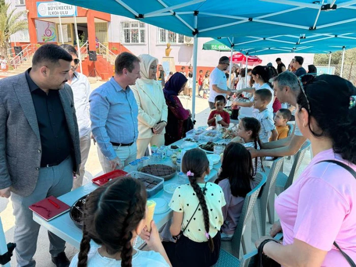 Başkan Fatih Önge, Mezun Olduğu Büyükeceli İlkokulu'nda Kermese Katıldı