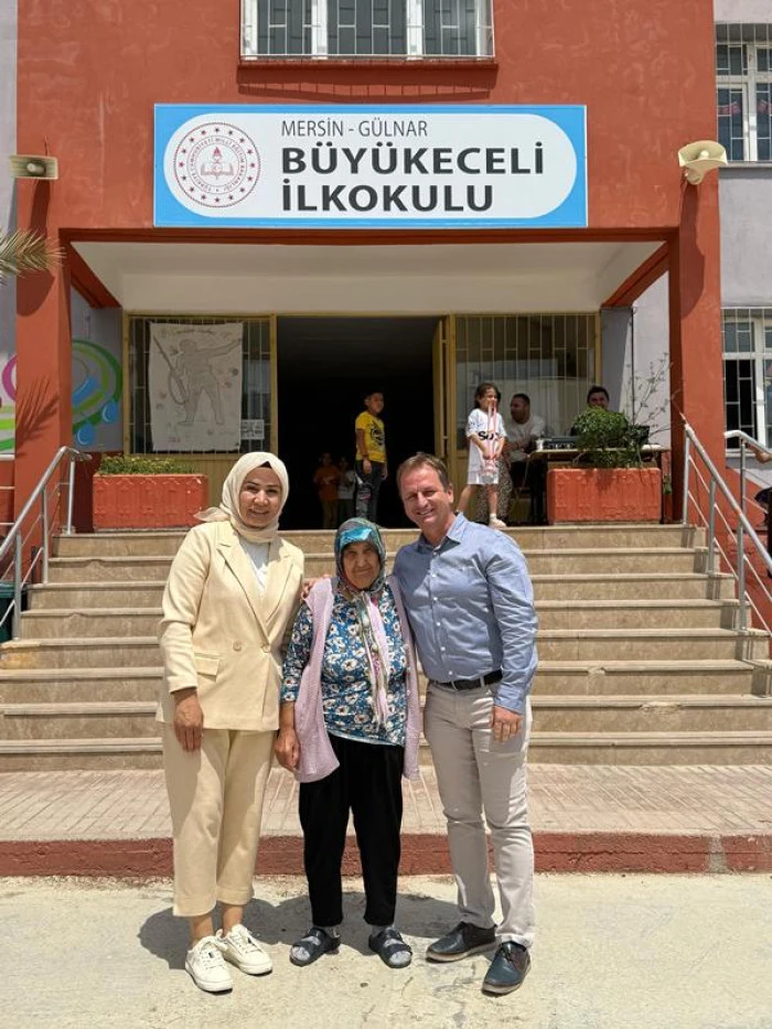 Başkan Fatih Önge, Mezun Olduğu Büyükeceli İlkokulu'nda Kermese Katıldı