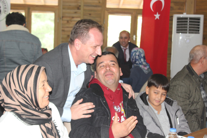 Başkan Önge Engelli Vatandaşlarla Yemekte Bir araya Geldi