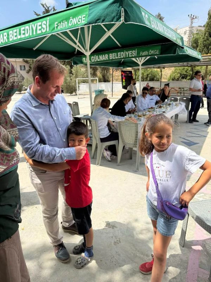 Başkan Fatih Önge, Mezun Olduğu Büyükeceli İlkokulu'nda Kermese Katıldı