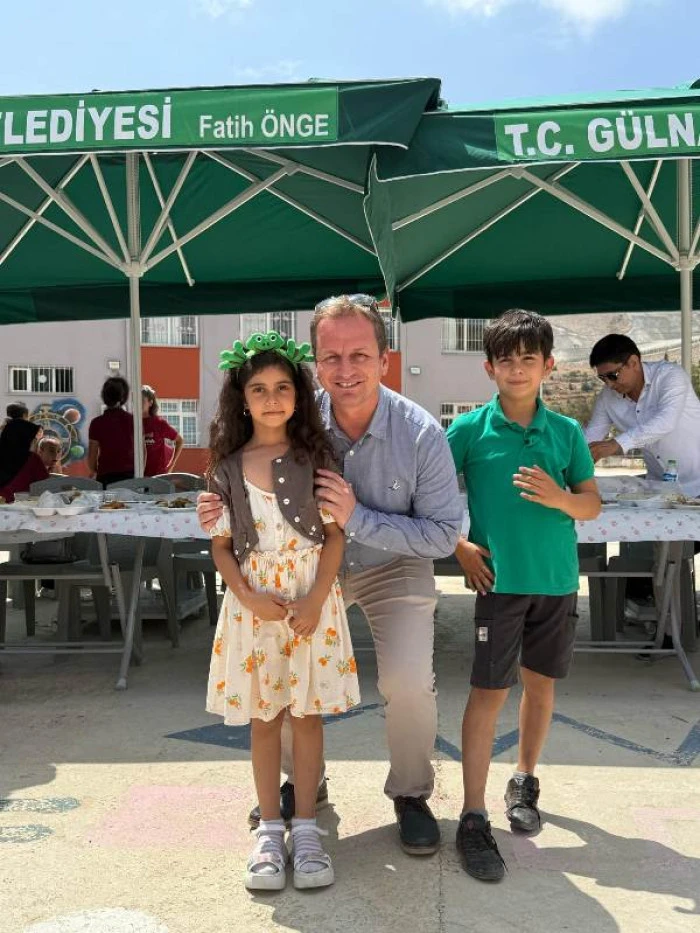 Başkan Fatih Önge, Mezun Olduğu Büyükeceli İlkokulu'nda Kermese Katıldı