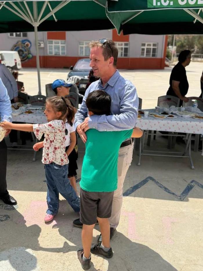 Başkan Fatih Önge, Mezun Olduğu Büyükeceli İlkokulu'nda Kermese Katıldı