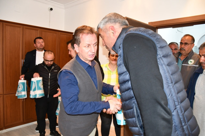 Başkan Fatih Önge Belediye Personelleriyle Bayramlaştı