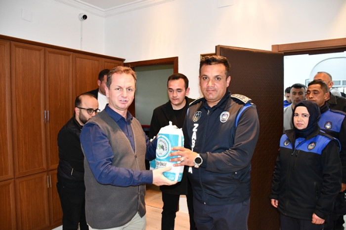 Başkan Fatih Önge Belediye Personelleriyle Bayramlaştı