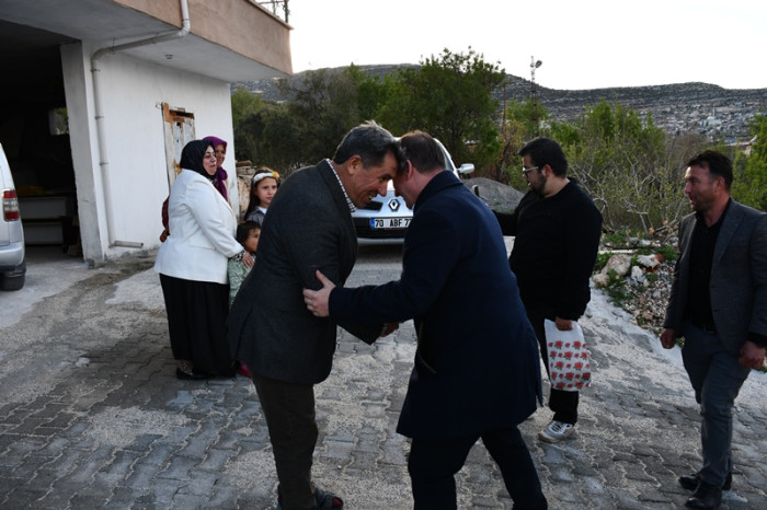 Başkan Önge 1 Günde 8 Mahalle Halkıyla Buluştu