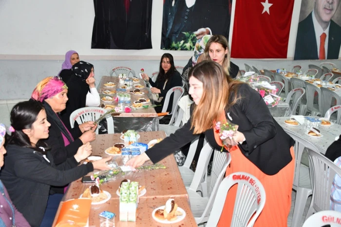 Gülnar’da Anneler Günü Programına Yoğun İlgi