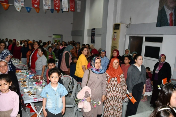 Gülnar’da Anneler Günü Programına Yoğun İlgi