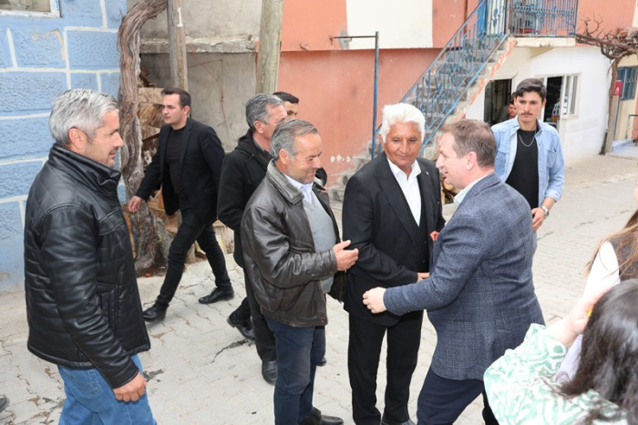 Başkan Önge 1 Günde 8 Mahalle Halkıyla Buluştu