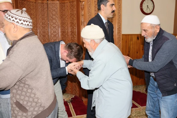 Gülnar'da Bayram Coşkusu Gülnar Merkez Camii'nde Yaşandı