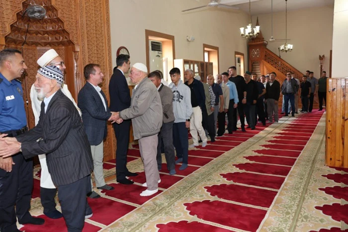 Gülnar'da Bayram Coşkusu Gülnar Merkez Camii'nde Yaşandı