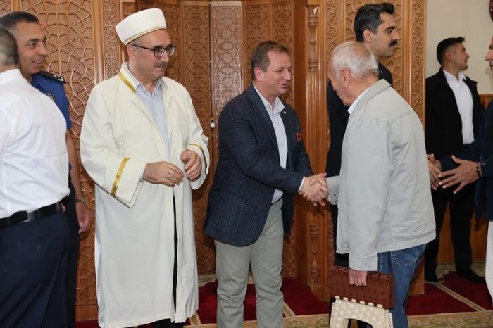 Gülnar'da Bayram Coşkusu Gülnar Merkez Camii'nde Yaşandı