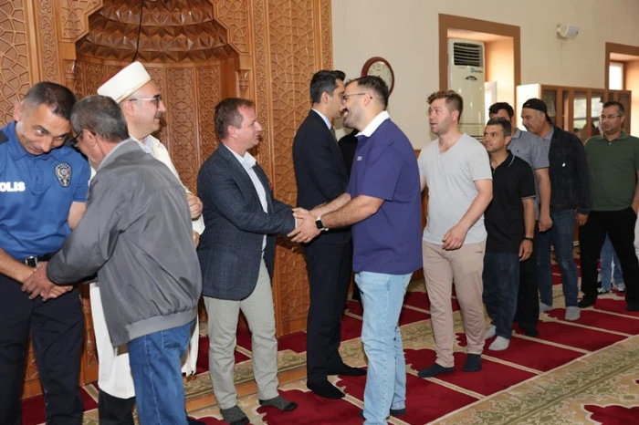 Gülnar'da Bayram Coşkusu Gülnar Merkez Camii'nde Yaşandı