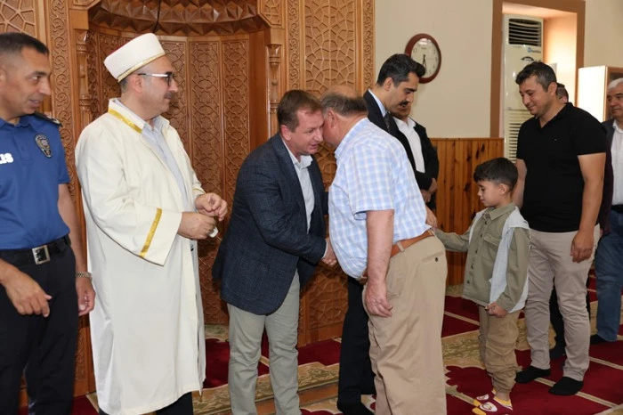 Gülnar'da Bayram Coşkusu Gülnar Merkez Camii'nde Yaşandı