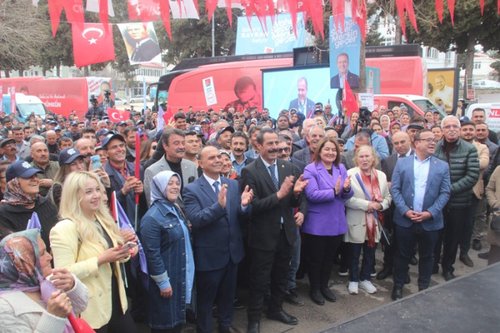 Vahap Seçer Gülnar Halkından Destek İstedi
