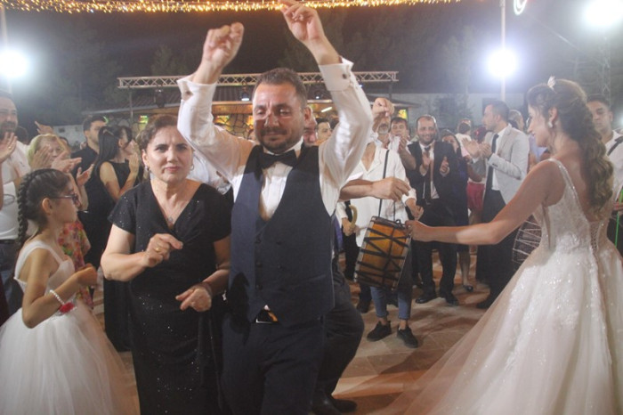 Kafadar Ailesine Mutluluklar Dileriz