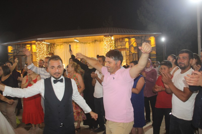 Kafadar Ailesine Mutluluklar Dileriz