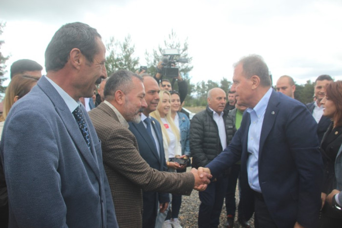 Vahap Seçer Gülnar'da Temaslarda Bulundu