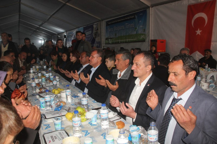 Vahap Seçer Gülnar'da Temaslarda Bulundu