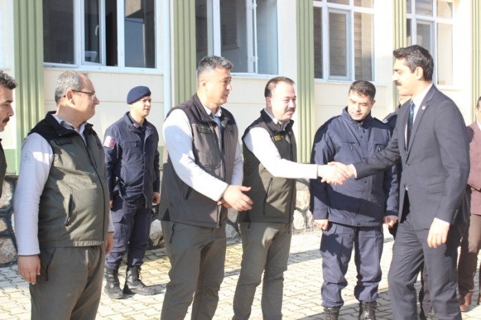 Kaymakam Yaktı,Orman Personellerine Başarı Belgesi Verdi
