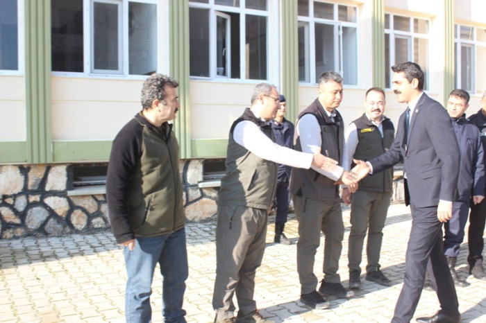 Kaymakam Yaktı,Orman Personellerine Başarı Belgesi Verdi