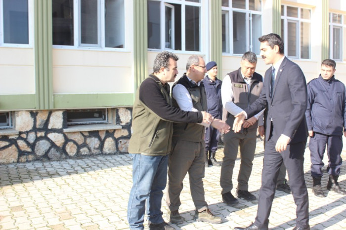 Kaymakam Yaktı,Orman Personellerine Başarı Belgesi Verdi