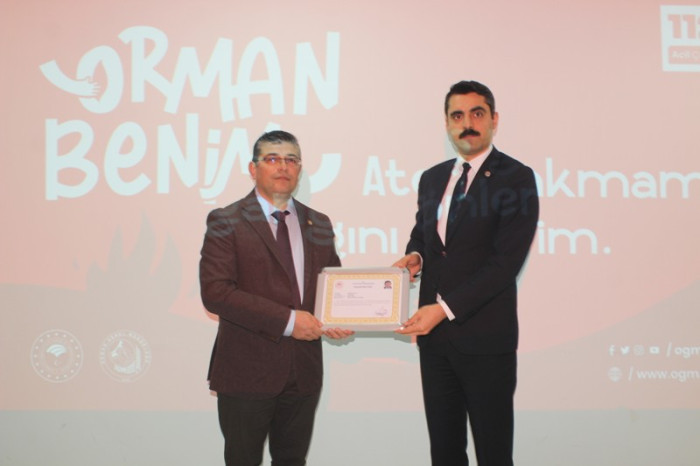 Kaymakam Yaktı,Orman Personellerine Başarı Belgesi Verdi