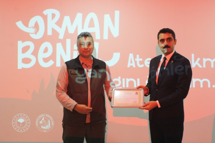 Kaymakam Yaktı,Orman Personellerine Başarı Belgesi Verdi