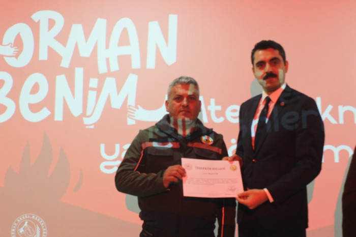 Kaymakam Yaktı,Orman Personellerine Başarı Belgesi Verdi