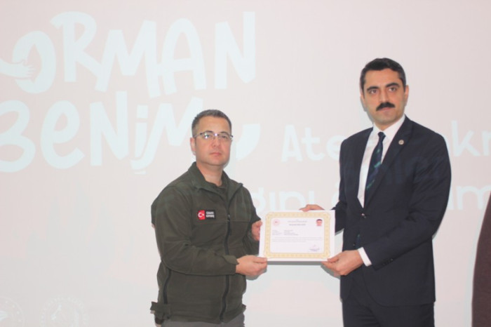 Kaymakam Yaktı,Orman Personellerine Başarı Belgesi Verdi