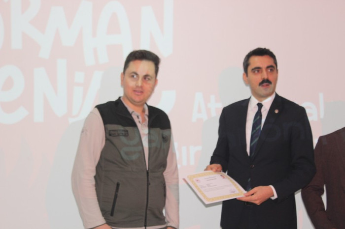Kaymakam Yaktı,Orman Personellerine Başarı Belgesi Verdi