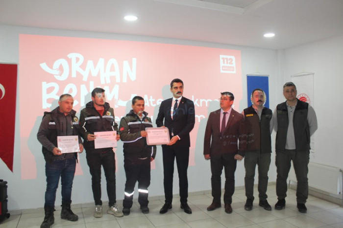 Kaymakam Yaktı,Orman Personellerine Başarı Belgesi Verdi