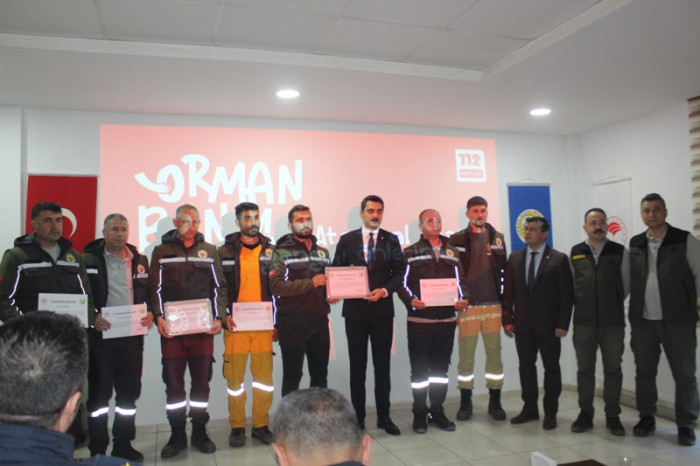 Kaymakam Yaktı,Orman Personellerine Başarı Belgesi Verdi