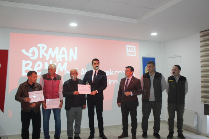 Kaymakam Yaktı,Orman Personellerine Başarı Belgesi Verdi