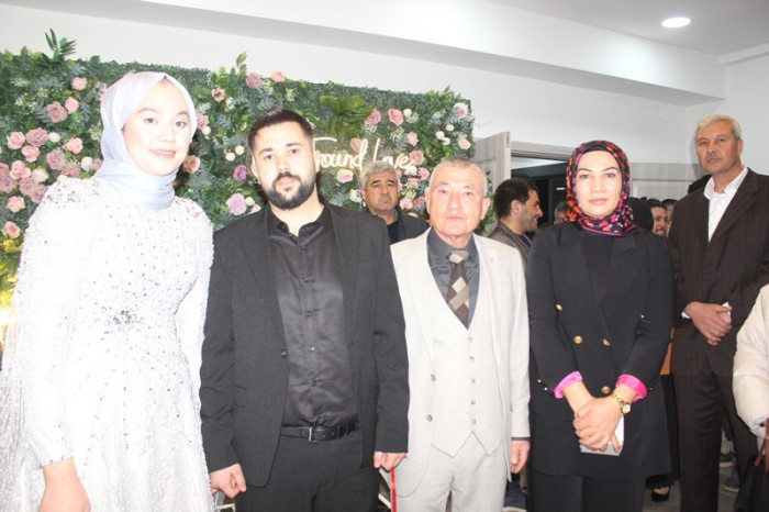 Sena &Mehmet Çiftine Mutluluklar Dileriz
