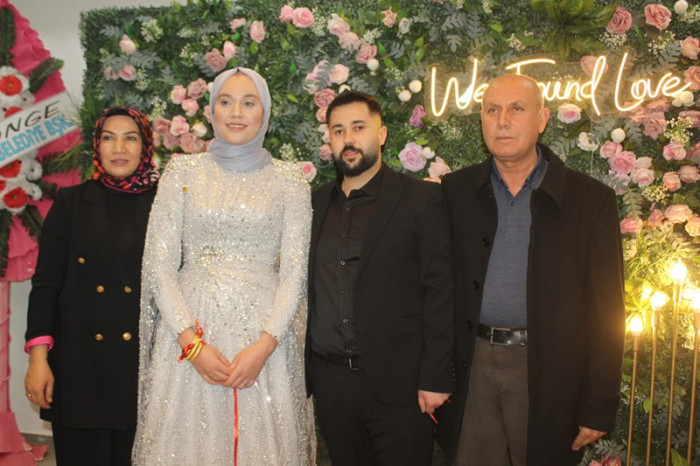 Sena &Mehmet Çiftine Mutluluklar Dileriz