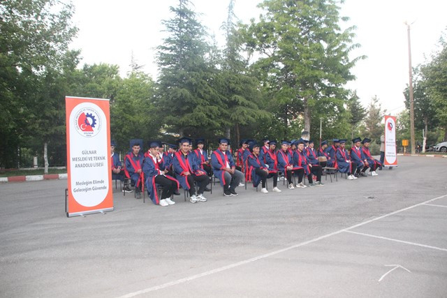 Gülnar Mesleki Teknik ve Anadolu Lisesinden 40 Öğrenci mezun oldu.