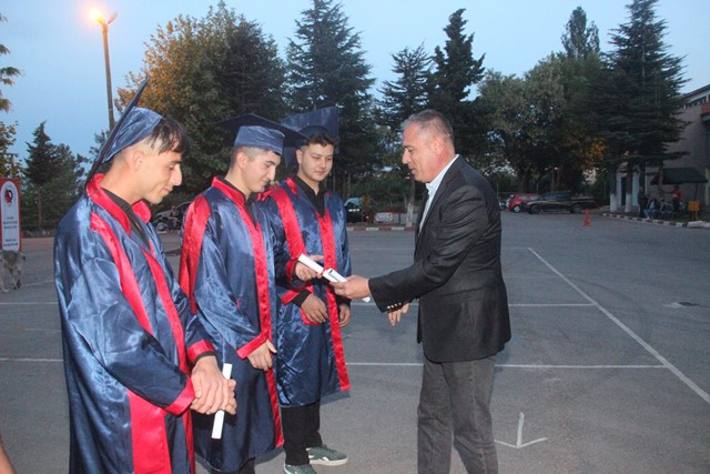 Gülnar Mesleki Teknik ve Anadolu Lisesinden 40 Öğrenci mezun oldu.