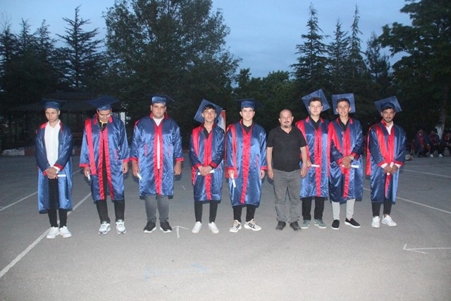 Gülnar Mesleki Teknik ve Anadolu Lisesinden 40 Öğrenci mezun oldu.