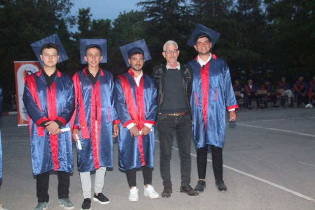 Gülnar Mesleki Teknik ve Anadolu Lisesinden 40 Öğrenci mezun oldu.