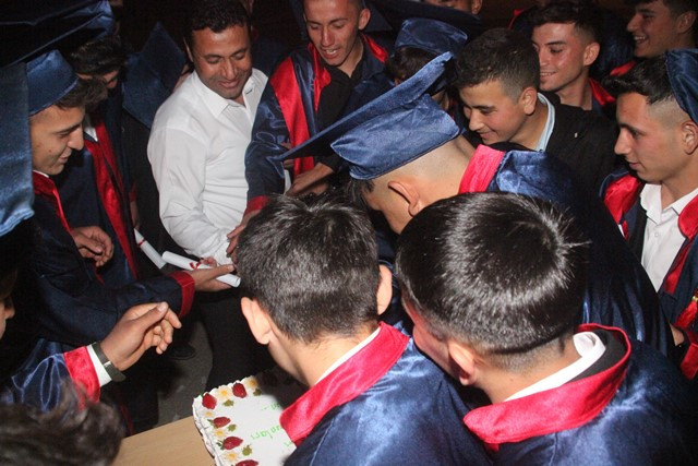 Gülnar Mesleki Teknik ve Anadolu Lisesinden 40 Öğrenci mezun oldu.