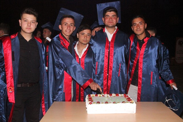 Gülnar Mesleki Teknik ve Anadolu Lisesinden 40 Öğrenci mezun oldu.
