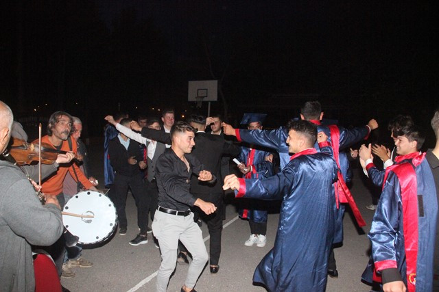 Gülnar Mesleki Teknik ve Anadolu Lisesinden 40 Öğrenci mezun oldu.