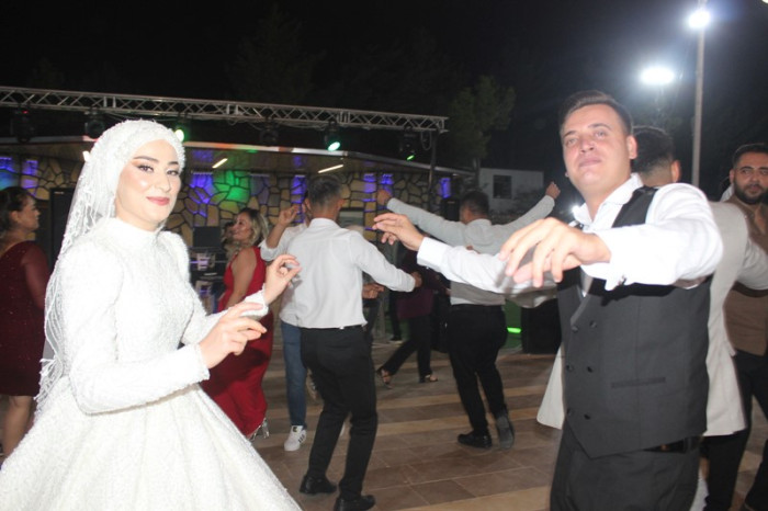 Yılmaz Ailesine Mutluluklar Dileriz
