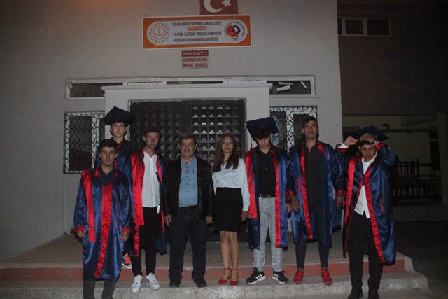 Gülnar Mesleki Teknik ve Anadolu Lisesinden 40 Öğrenci mezun oldu.