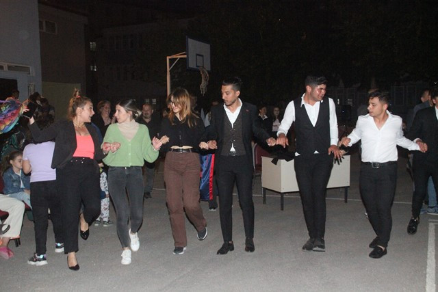 Gülnar Mesleki Teknik ve Anadolu Lisesinden 40 Öğrenci mezun oldu.
